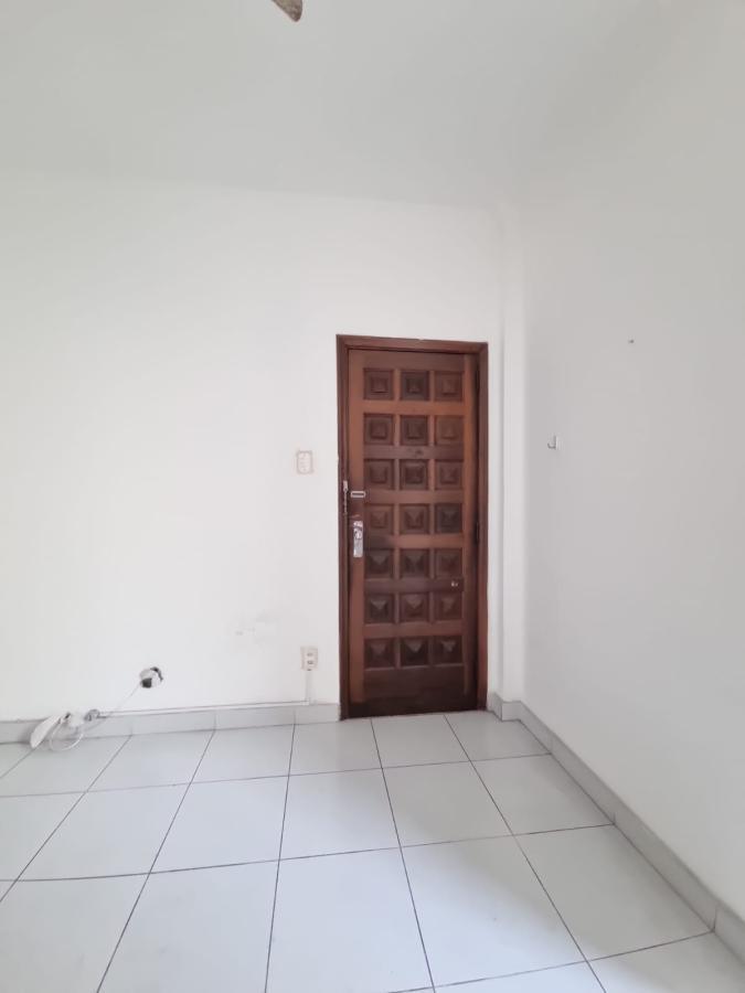 Apartamento à venda com 2 quartos, 68m² - Foto 3