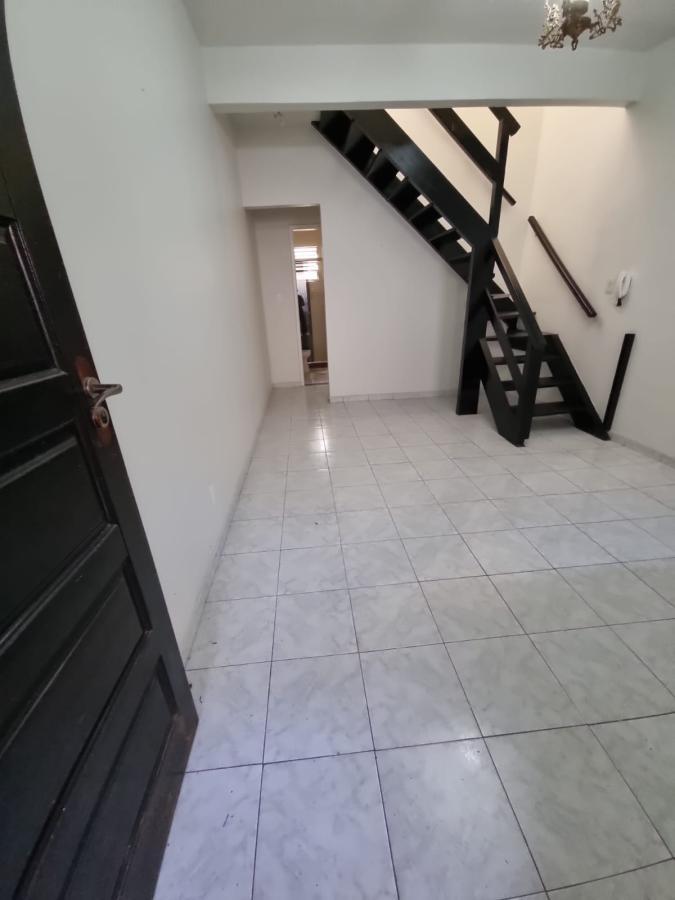 Casa à venda com 2 quartos, 62m² - Foto 1