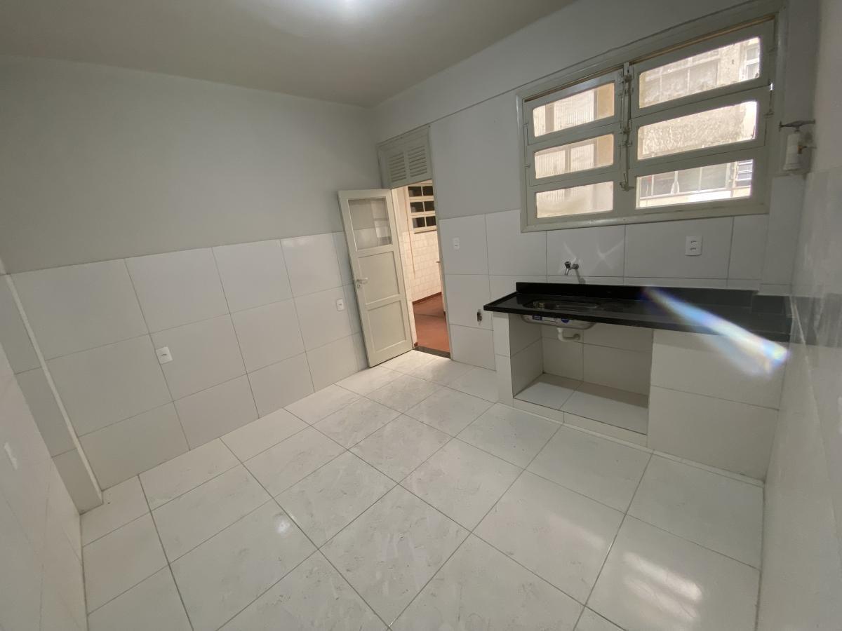 Apartamento à venda com 6 quartos, 223m² - Foto 2