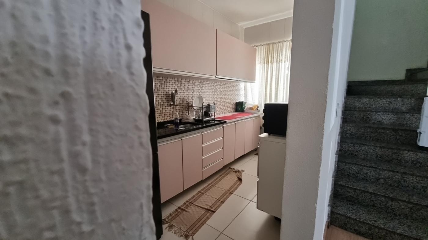 Casa à venda com 2 quartos, 110m² - Foto 15