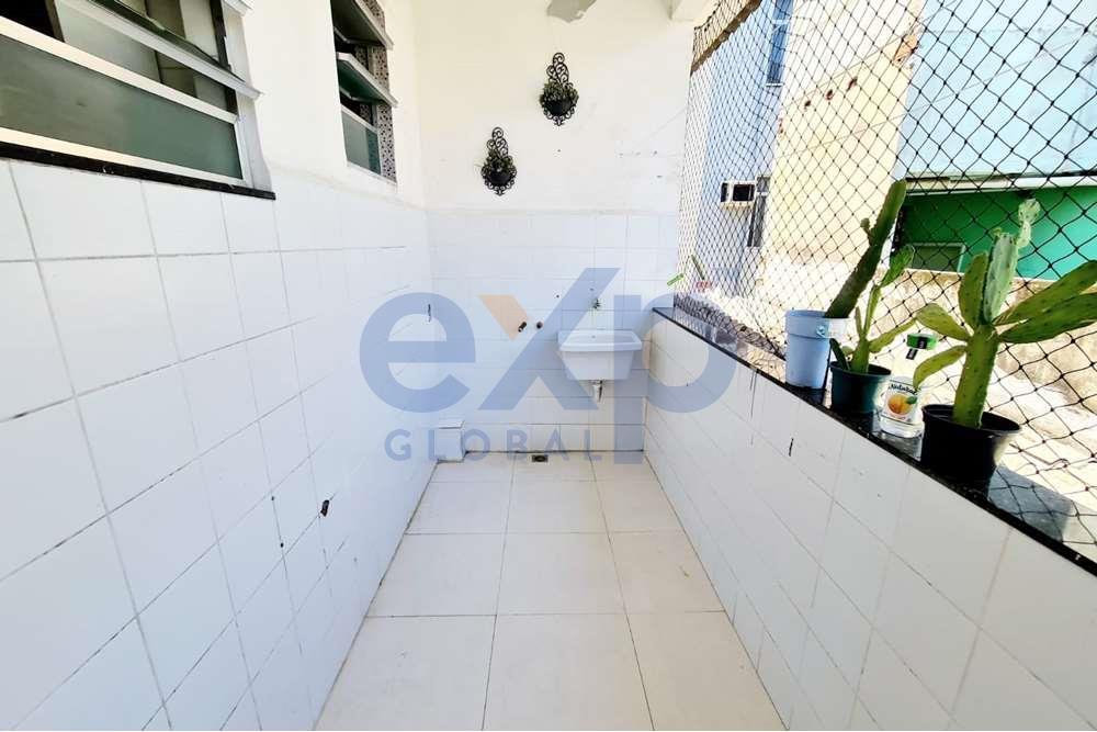 Apartamento à venda com 2 quartos, 67m² - Foto 4