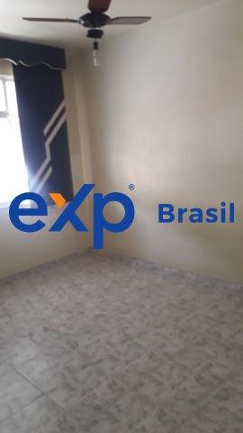 Apartamento à venda com 2 quartos, 70m² - Foto 2