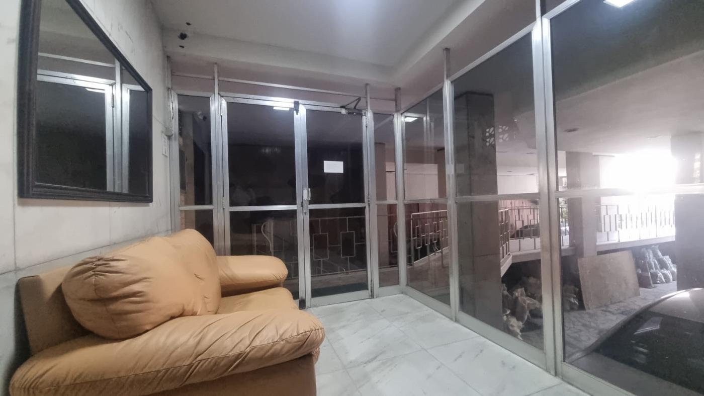 Apartamento à venda com 2 quartos, 60m² - Foto 2