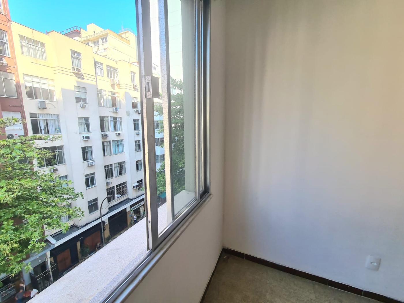 Apartamento à venda com 2 quartos, 70m² - Foto 2