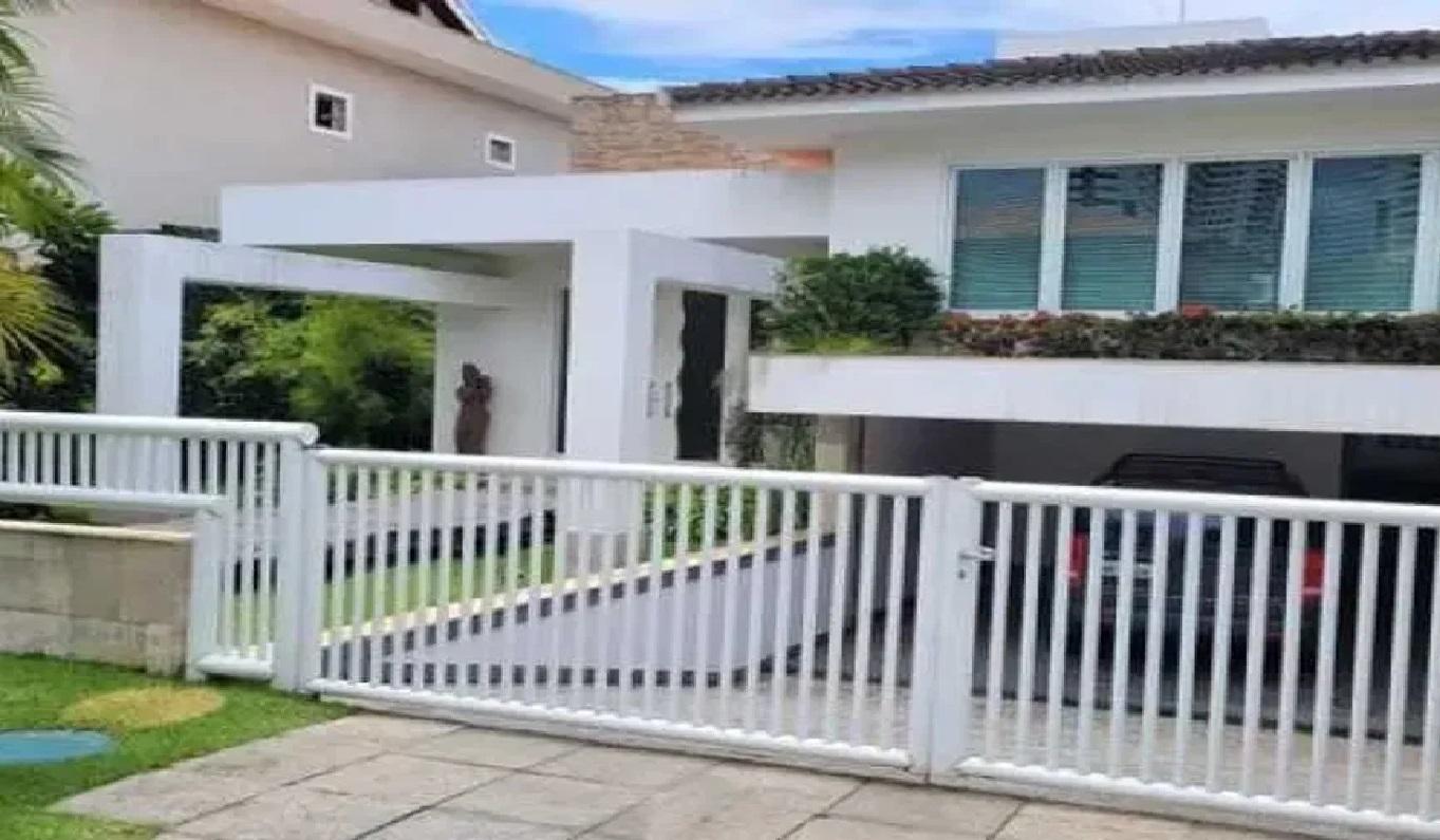 Casa à venda com 4 quartos, 600m² - Foto 1